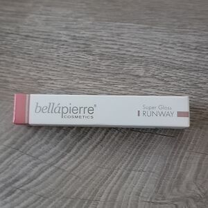 NWT Bellapierre Super Gloss Runway